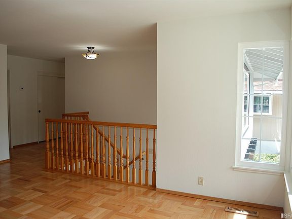 4th image of 150 Alameda Pl