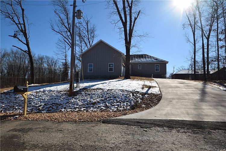 1st image of 7 Romney Ln