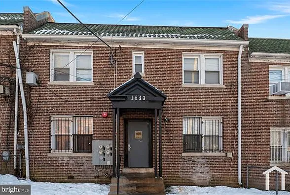 3 bed, 850 sqft, $3,000 — Photo 1