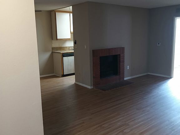2nd image of 215 E Elmwood Ave #G