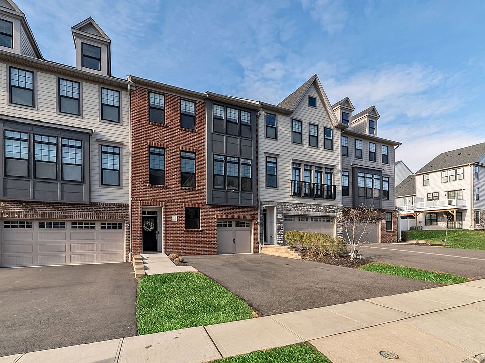 1st image of 32 Goldfinch Dr