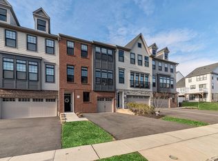 32 Goldfinch Dr, Upper Saddle River, NJ 07458