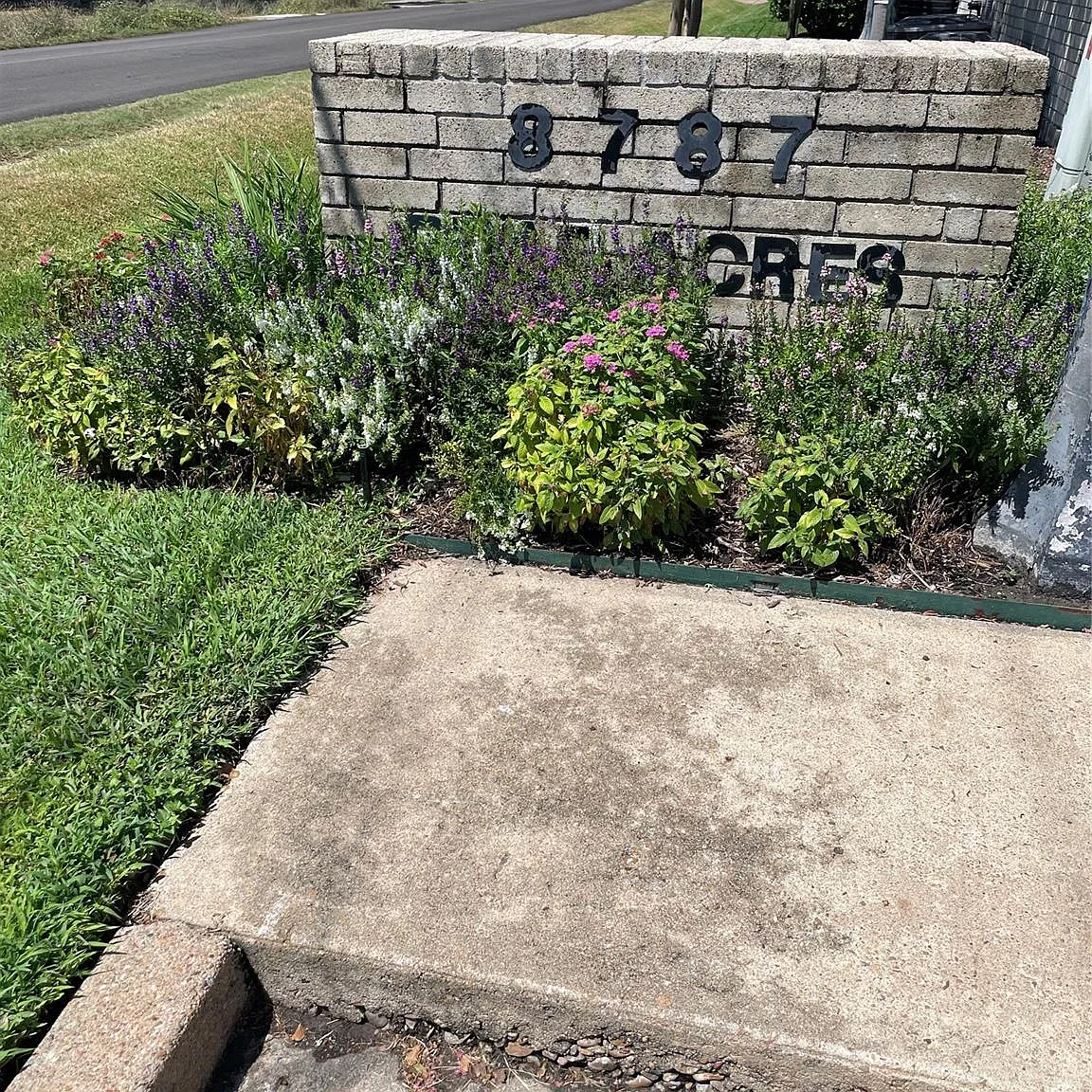 8787 Brae Acres Rd — Photo 1