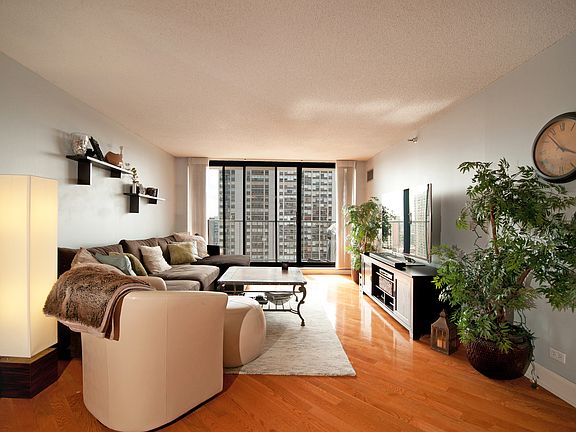 3rd image of 1250 N Dearborn St APT 19D