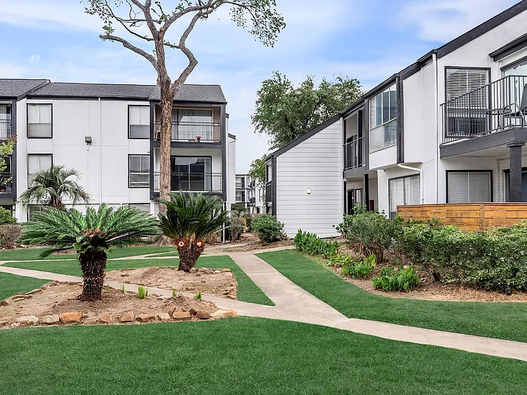 Bayou Park Apartments — Photo 3