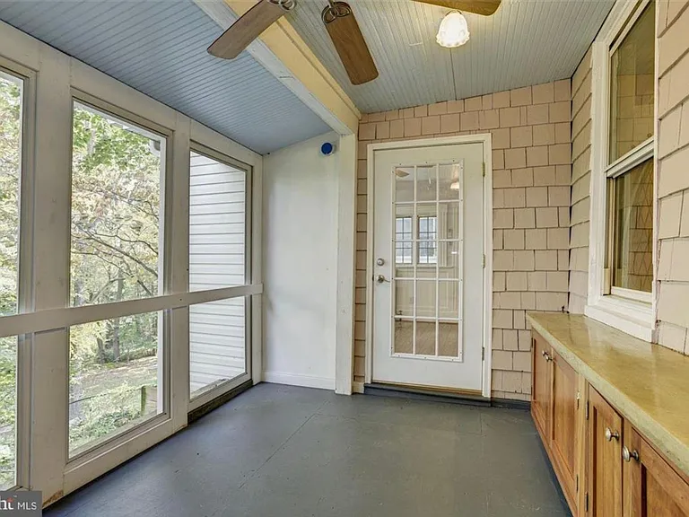 612 W Joppa Rd — Photo 14
