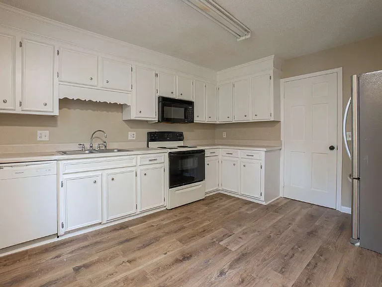 26 Bedford Ct — Photo 16