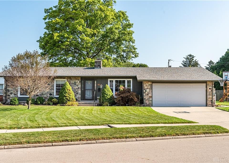 1st image of 325 Robin Hood Ln