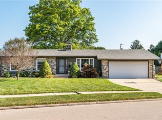 325 Robin Hood Ln, Troy, OH 45373