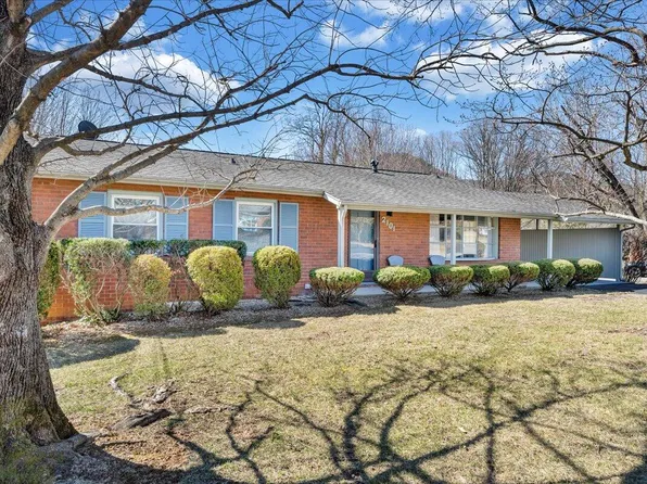 2101 Bridle Ln, Roanoke, VA 24018