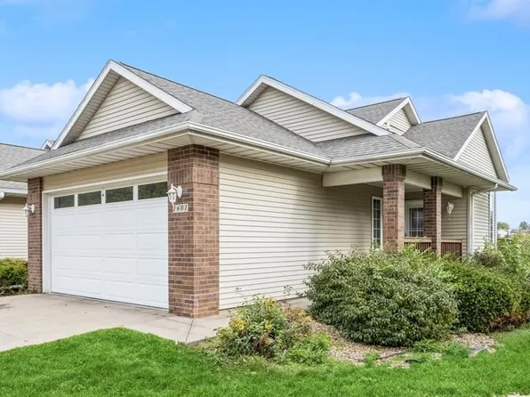 1601 Ranier Dr, Iowa City, IA 52246