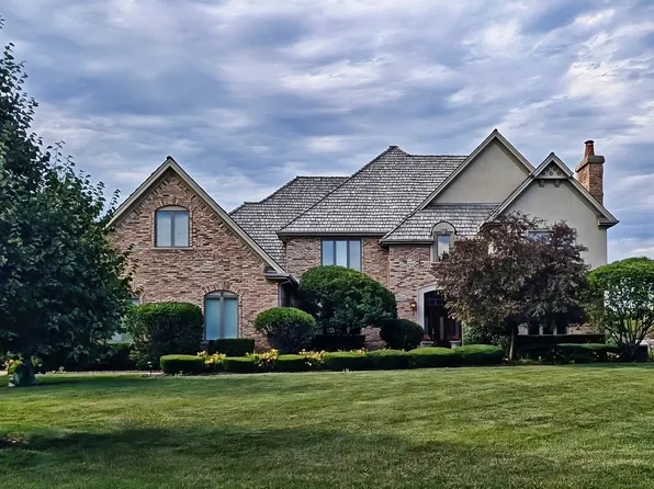 14590 S Somerset Cir, Libertyville, IL 60048