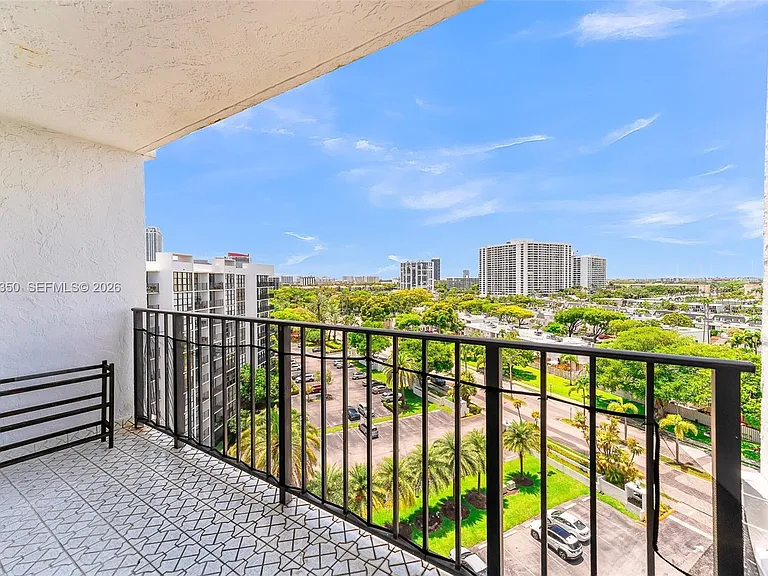800 Parkview Dr #1007 — Photo 10