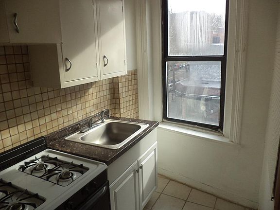 3rd image of 229 Dekalb Ave #3