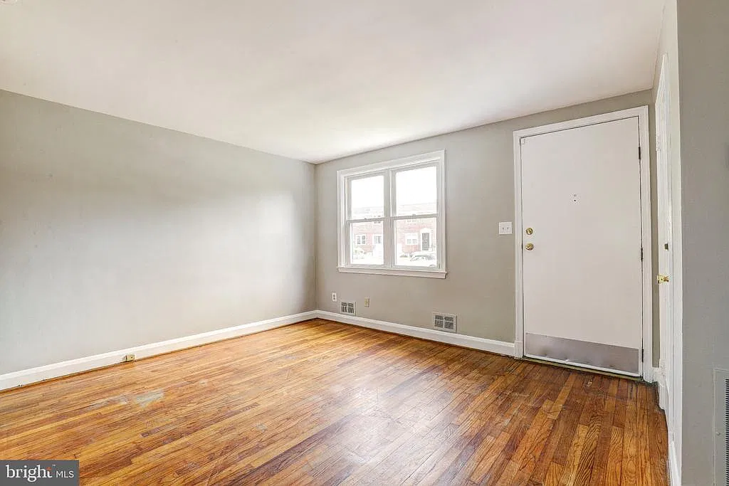 3 bed, 1.5 bath, 1120 sqft, $2,200 — Photo 4