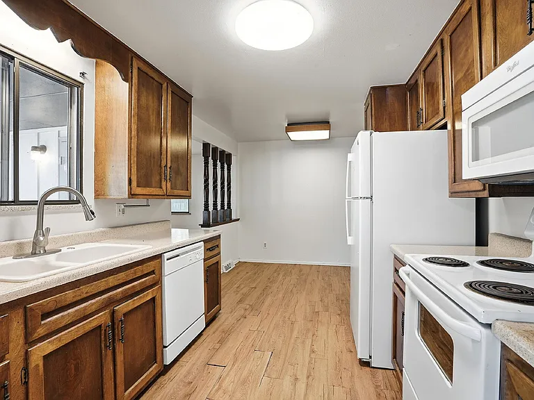 3260 E Maplewood Ave — Photo 11