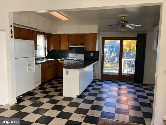 5th image of 274 Marion Ave
