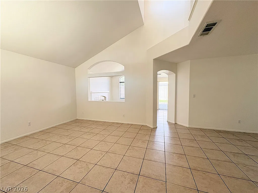 3 bed, 2.5 bath, 1598 sqft, $2,050 — Photo 4