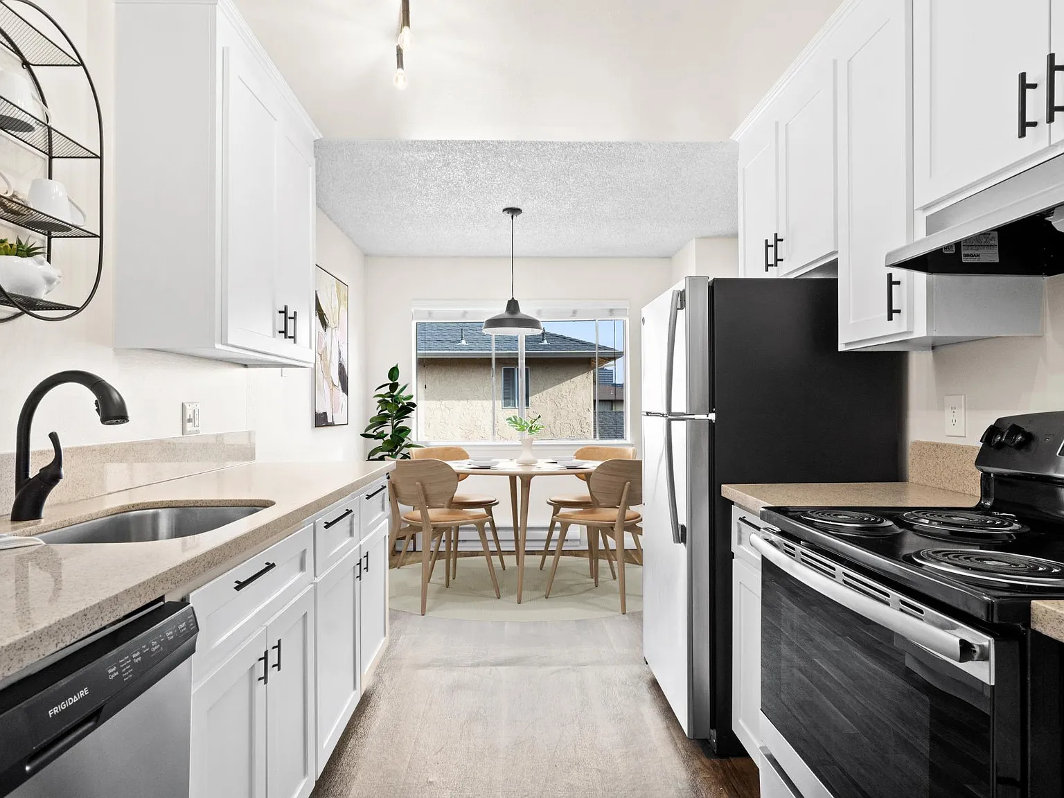 2 bed, 900 sqft, $3,095 — Photo 2