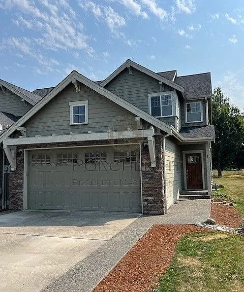 2200 Greenview Cir #1 — Photo 1
