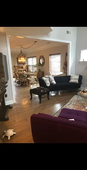 8912 Lyman Ln — Photo 5
