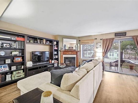 4th image of 14 Lexington Hl Unit 1