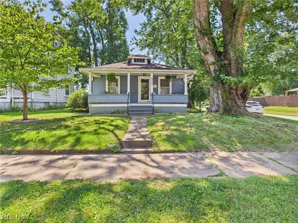 819 W 4th St, Williamstown, WV 26187