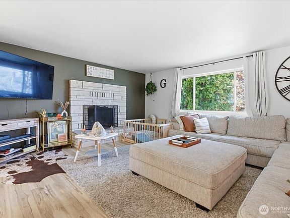 3rd image of 1105 River Drive
