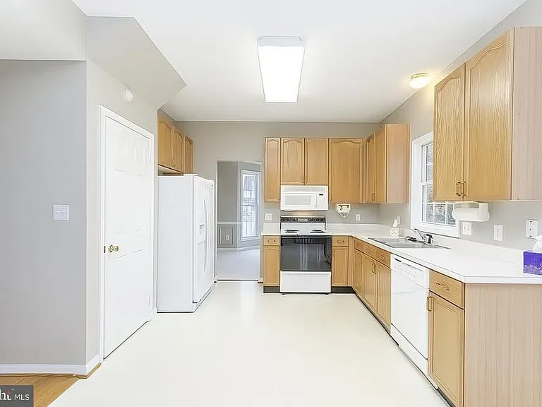 18306 Lyles Dr — Photo 6