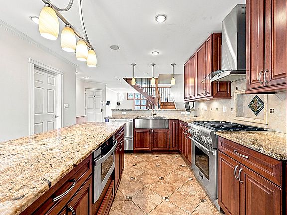 2nd image of 117 President St