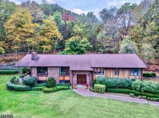121 Doremus Rd, Oak Ridge, NJ 07438