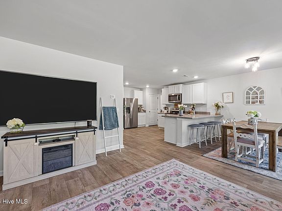 4th image of 144 Bur Oaks Boulevard