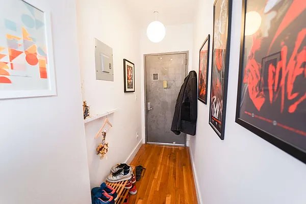 Rented by Manhattan Management LLC | media 86