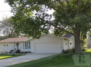 1632 Club View Dr, Hampton, IA 50441