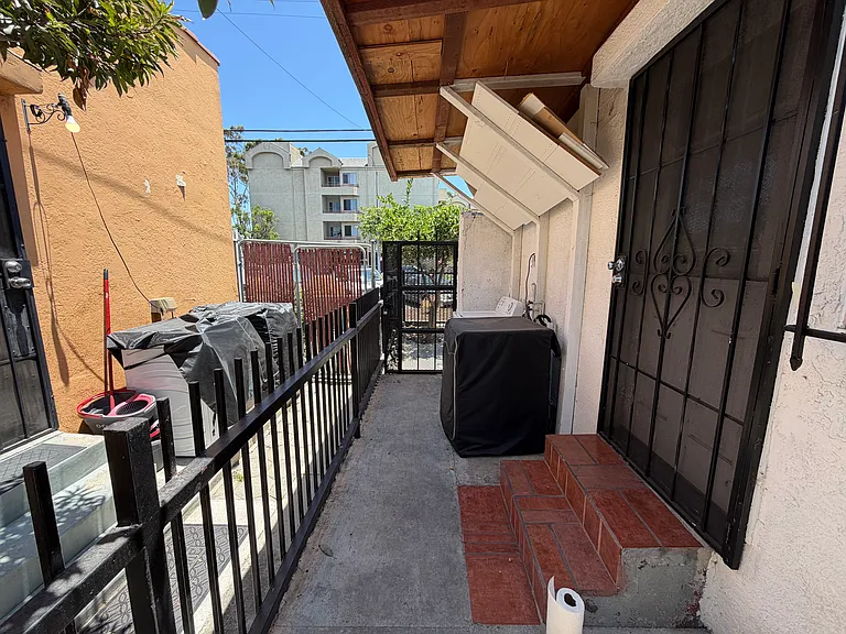 729 Martin Luther King Jr Ave — Photo 16