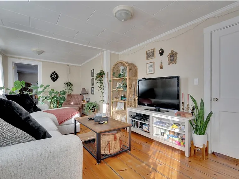 29 Winslow St #2 — Photo 6