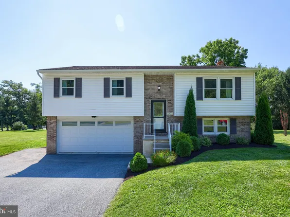 2455 Scenic Dr, Manheim, PA 17545