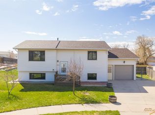 5031 Hamlin Cir, Rapid City, SD 57703