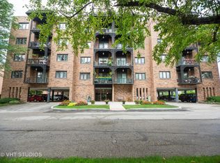 9375 Landings Ln UNIT 201, Des Plaines, IL 60016