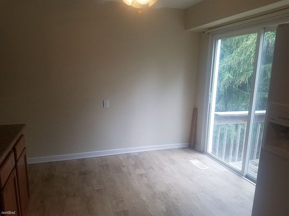 Eating area with walk-out balcony