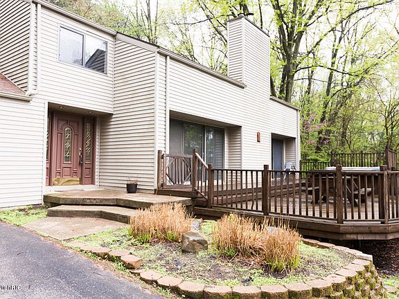 2nd image of 3401 Grand River Dr NE
