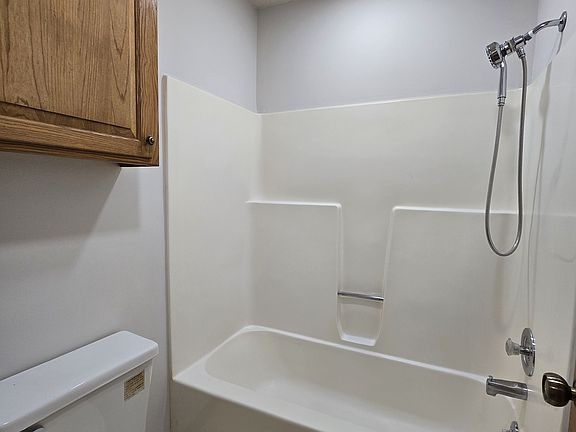 4th image of 291 Streamside Ct