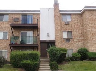 833 W College Blvd APT 301, Addison, IL 60101