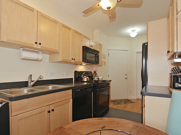 4th image of 3052 W Sunnyside Ave #1