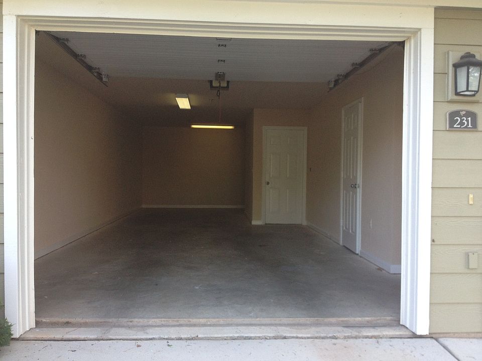 1st image of 704 Ivy Meadow Ln