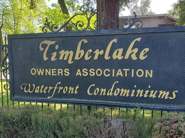 Awesome Condo complex. Gated and close to everything.
