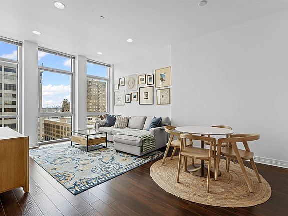 3rd image of 500 Throckmorton St APT 1010