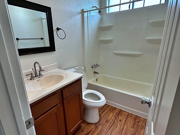 3rd image of 4350 Mentone St #4