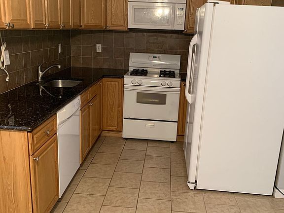 5th image of 265 E Pine Street