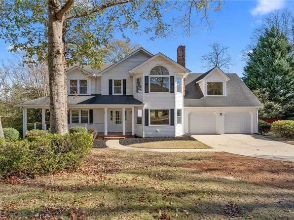 327 Chenoweth Dr, Simpsonville, SC 29681